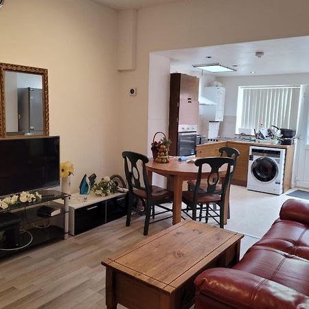 נוטינגהאם Nice Double Bedroom Near Qmc מראה חיצוני תמונה